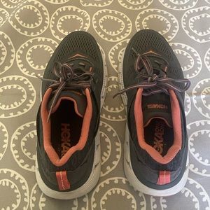 Hoka one one Woman’s Gaviota 2 EUC SZ 9 EU42 1/2. Gray/peach trim.